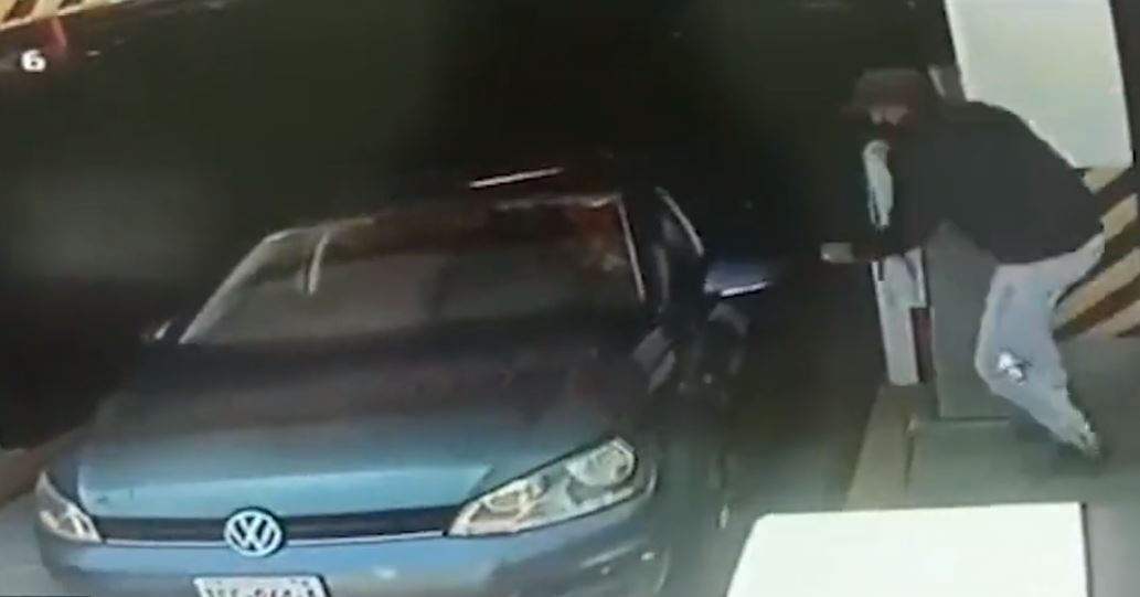 "Tome sus precauciones": Difunden vídeo de asalto en salida de Walmart de vía San Ángel