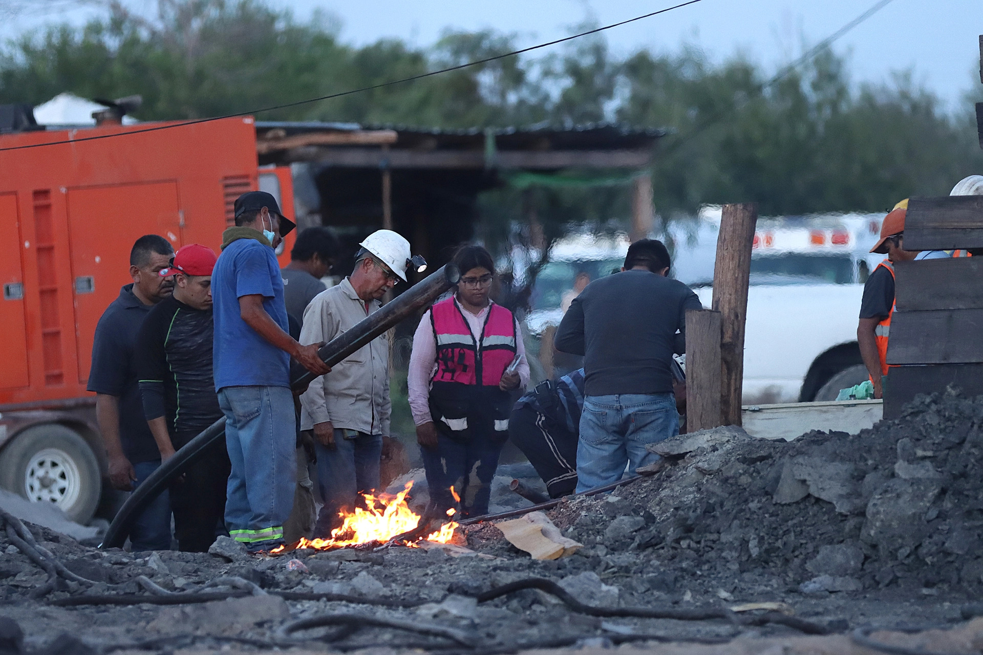Se complica rescate de mineros en Sabinas a causa de lluvias en Coahuila