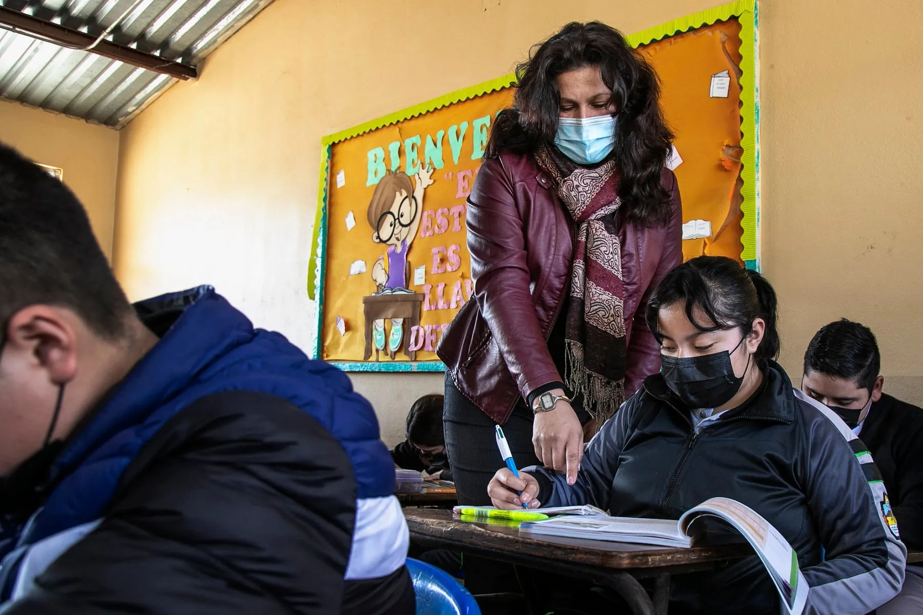 Publican en el DOF aumento a salarial para maestros: ¿A quiénes y cuándo les toca?