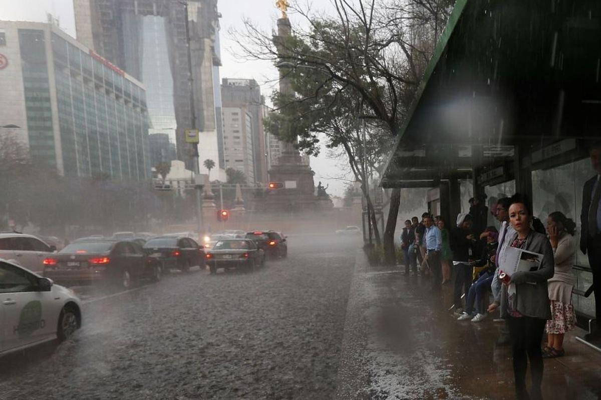 Para este jueves onda tropical 23 causará lluvias en el sureste de México