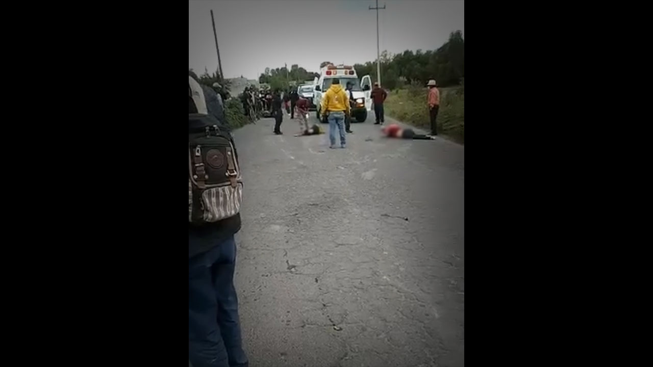 Pierden la vida dos personas al ser arrolladas y una más resulta lesionada en Acatzingo 