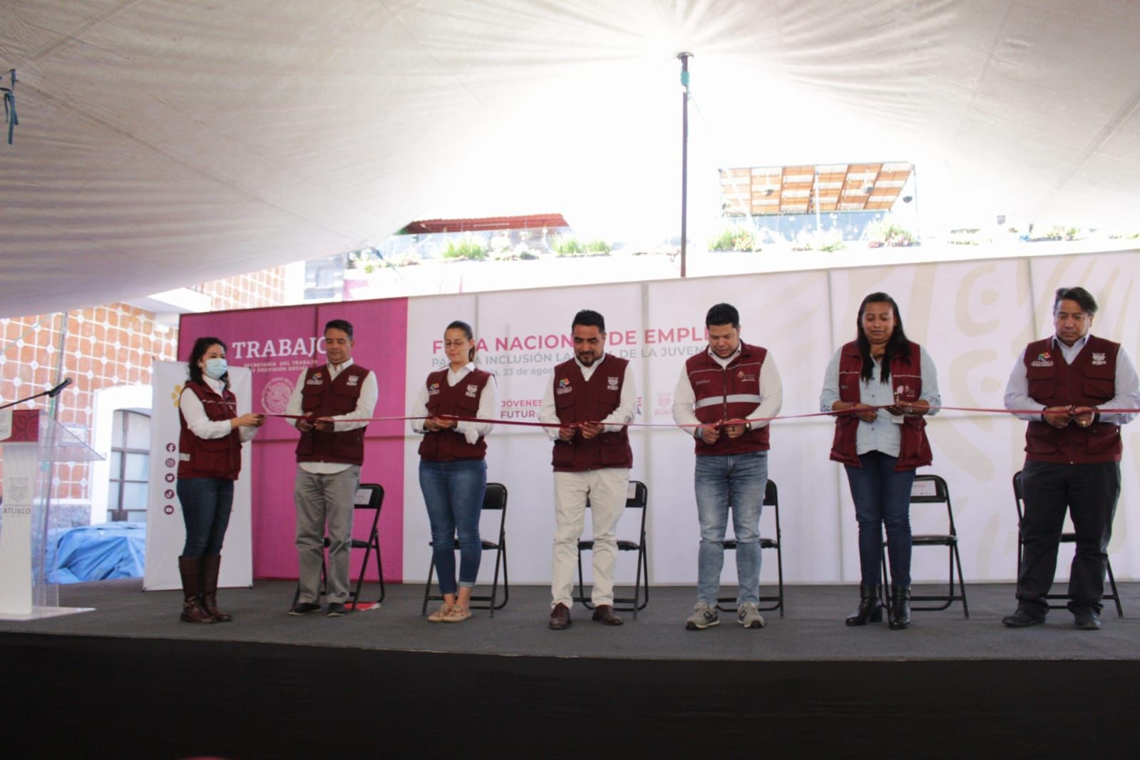 Ayuntamiento de Atlixco, gobierno federal y estatal realizaron la Feria del Empleo ofertando más de 300 vacantes