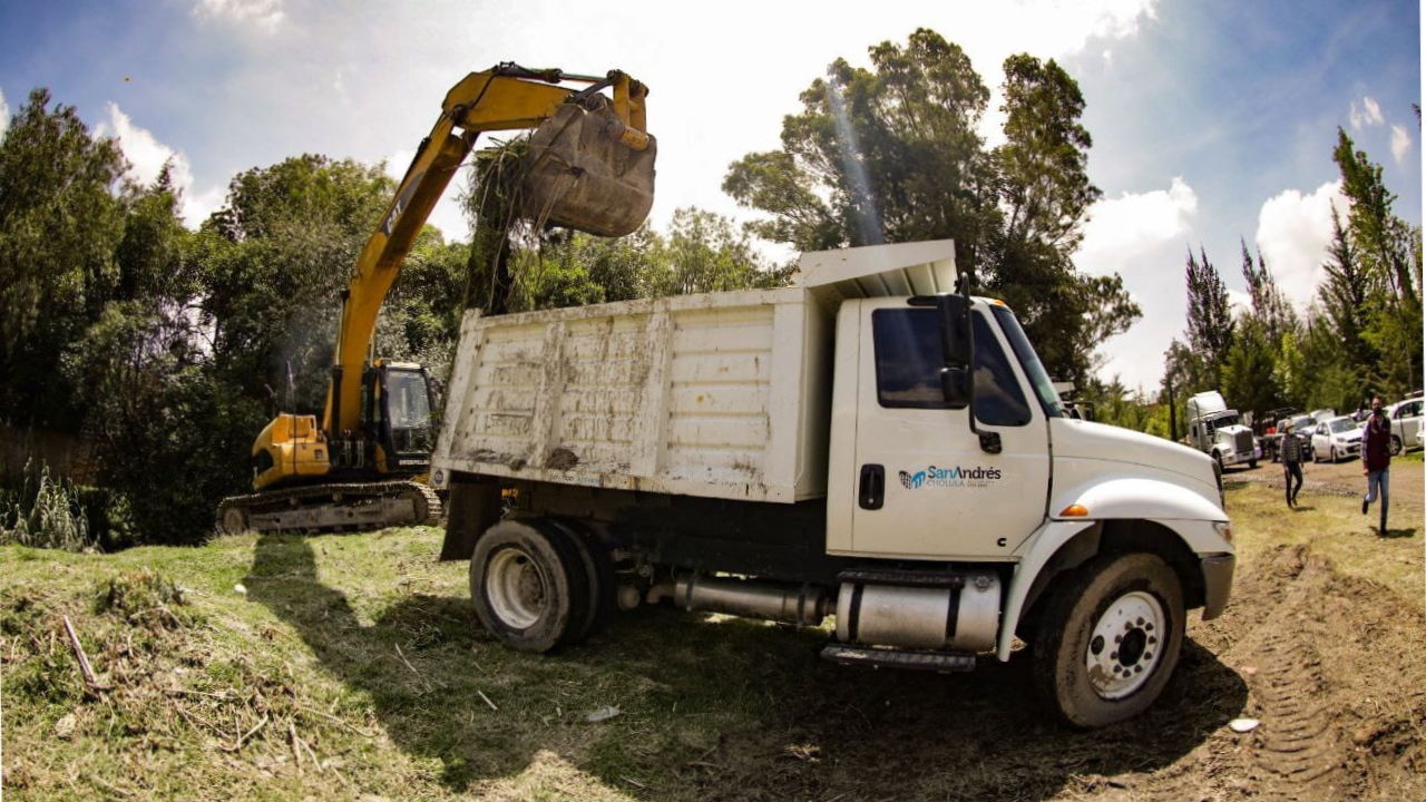 Ayuntamiento de San Andrés Cholula inició con las labores de limpieza del Rio Zapatero 