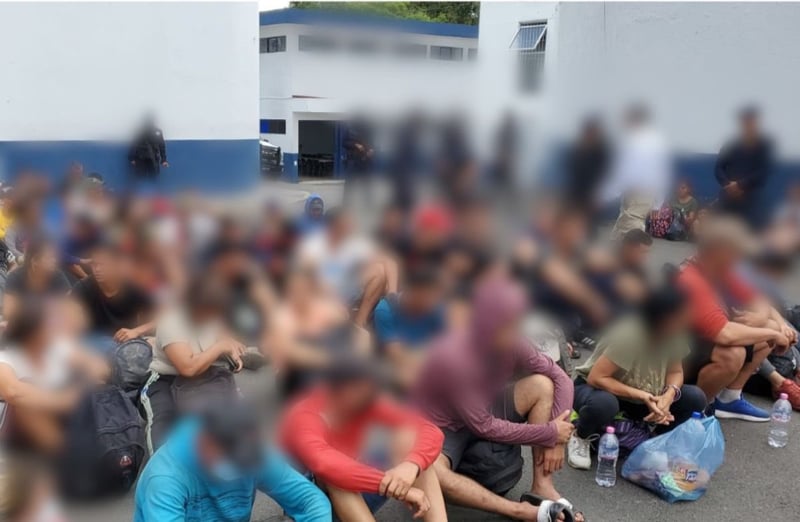 "Pedían auxilio a gritos": 116 migrantes son rescatados en Izucar; detienen a 2 "polleros"