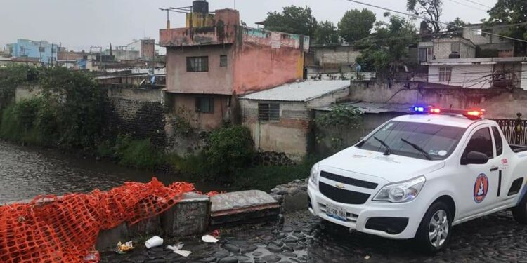 Niño encuentra un "par de brazos" flotando al cruzar el río Nexapa en Izucar de Matamoros