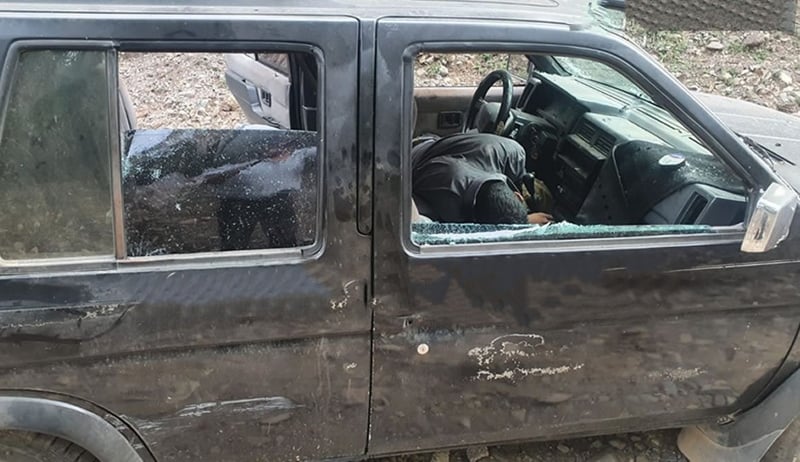 Grupo armado asesinó a tres hombres en Acatlán; las víctimas fueron acribilladas en su vehículo