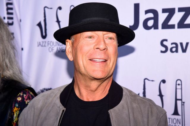 Familia de Bruce Willis espera un “milagro navideño”: el actor ya se encuentra irreconocible por su enfermedad