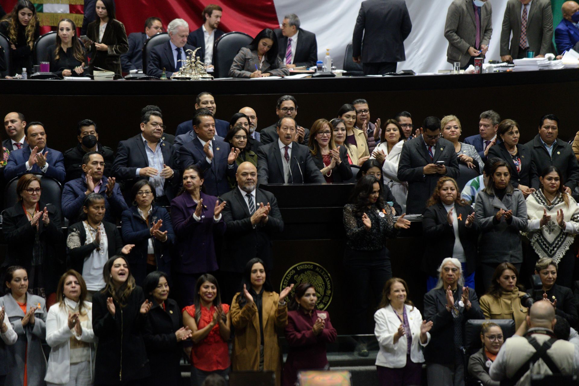 Aprueban diputados en la general plan B electoral de AMLO