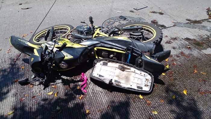 Motociclista se impacta contra camión y fallece por las lesiones en Izúcar de Matamoros