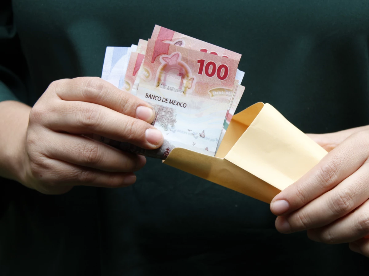 Salario mínimo aumentará a 20% en 2023, pasa de 172 a 207 pesos diarios