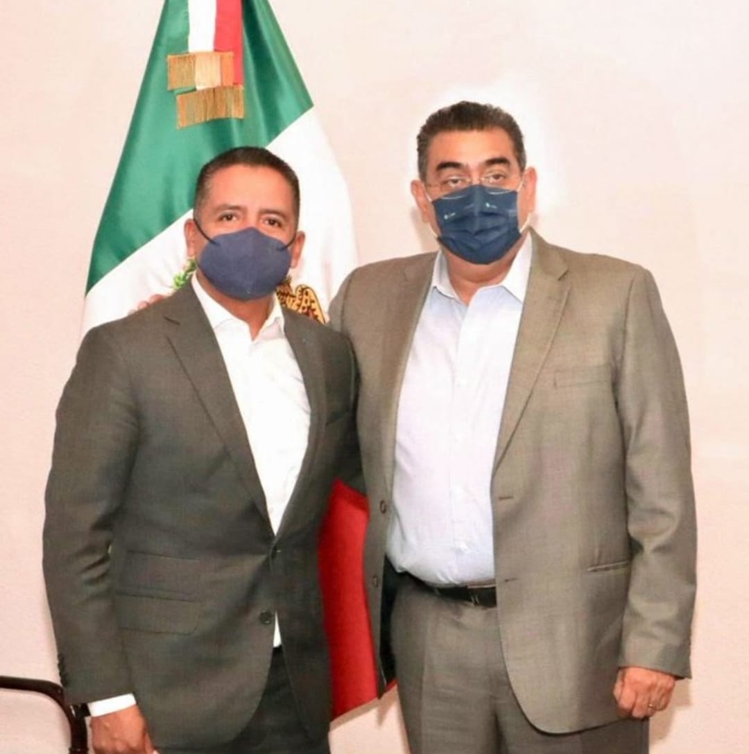 Alcaldes cholultecas se reúnen con el gobernador Sergio Salomón Céspedes Peregrina