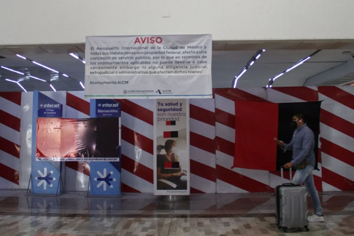 Liberan mostradores de Interjet del AICM tras ser tomado por r ex personal de la aerolínea