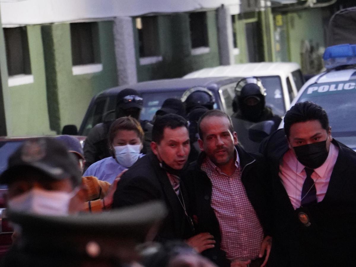 Dictan 4 meses de prisión preventiva a gobernador de Santa Cruz, Bolivia, acusado de "terrorismo"