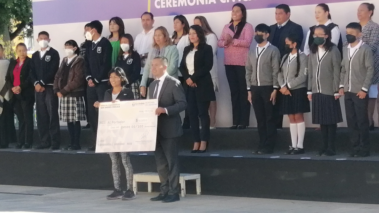 Llama Edmundo Tlatehui a las y los servidores públicos a continuar trabajando de la mano de la ciudadanía