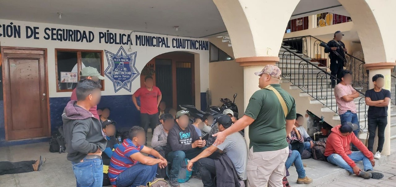 Aseguran a 75 migrantes en barrancas de Cuautinchán 