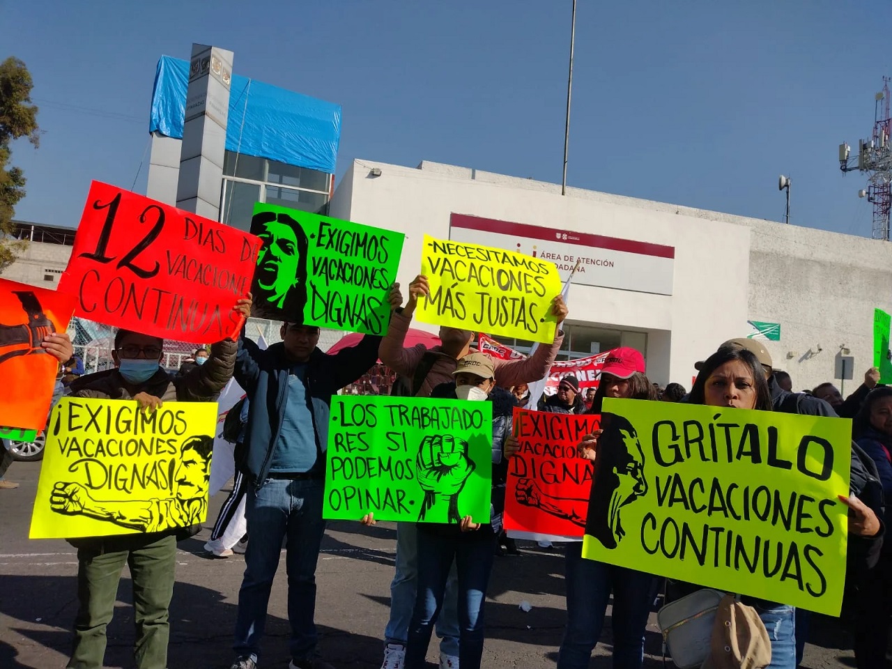 Protestan trabajadores afuera de la Cámara de Diputados: ‘Exigimos vacaciones dignas’