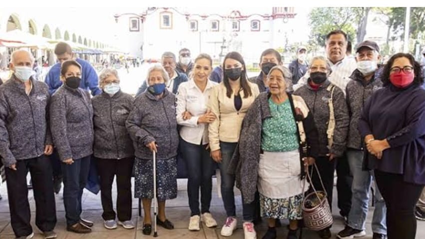 Concluye entrega de 4 mil chamarras a los abuelitos de San Pedro Cholula