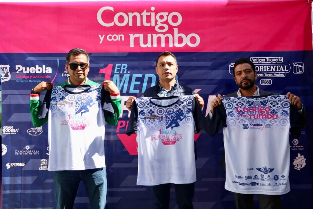 Presentan playera y medalla para el Medio Maratón de Puebla 
