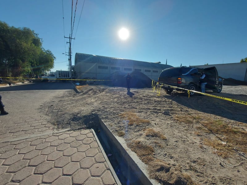 En aparente asalto, de dos disparos asesinan a hombre en el tianguis de Acatzingo 