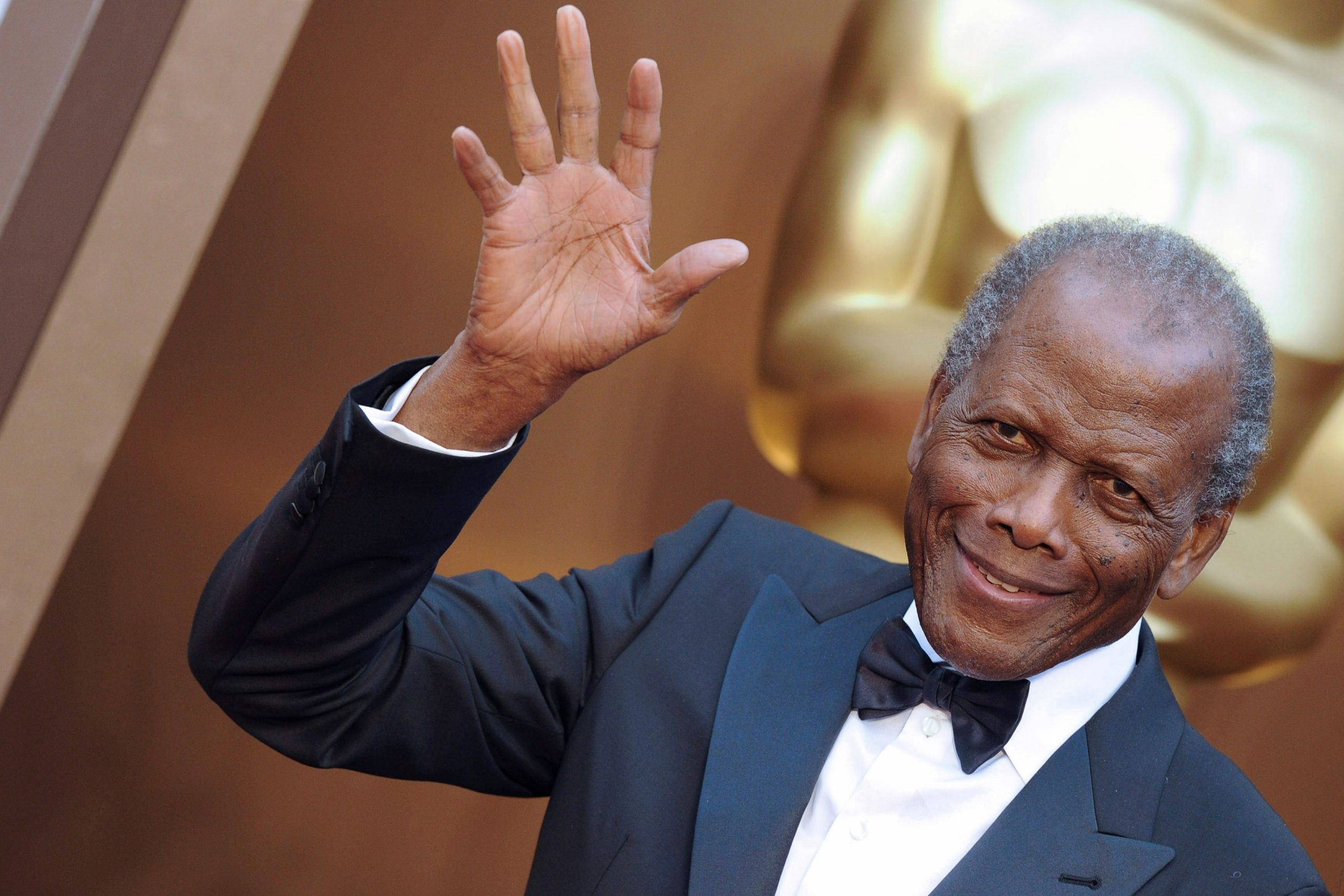 Fallece Sidney Poitier una de las primeras estrellas afroestadounidenses de Hollywood