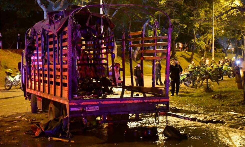 13 heridos tras ataque con explosivos a un camión de policía en Colombia