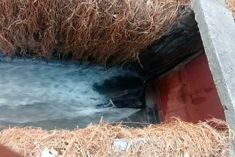 Encuentran cuerpo de hombre atorado en presa de Zacatelco; estaba amarrado de pies