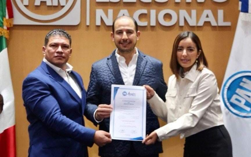 Ratifica Marko Cortés triunfo de Miriam Martínez en Tlaxcala, entrega constancia