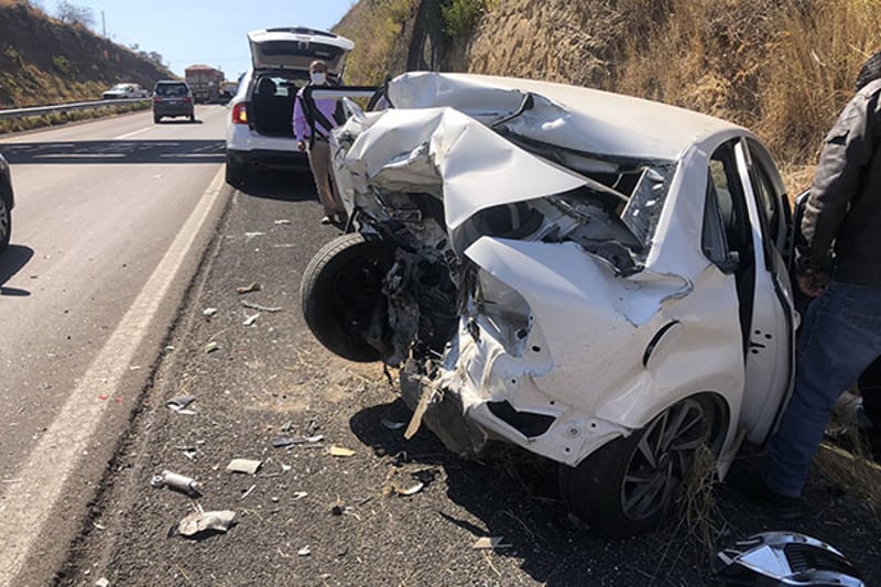 Brutal choque deja como saldo una persona lesionada en la autopista Puebla-Atlixco