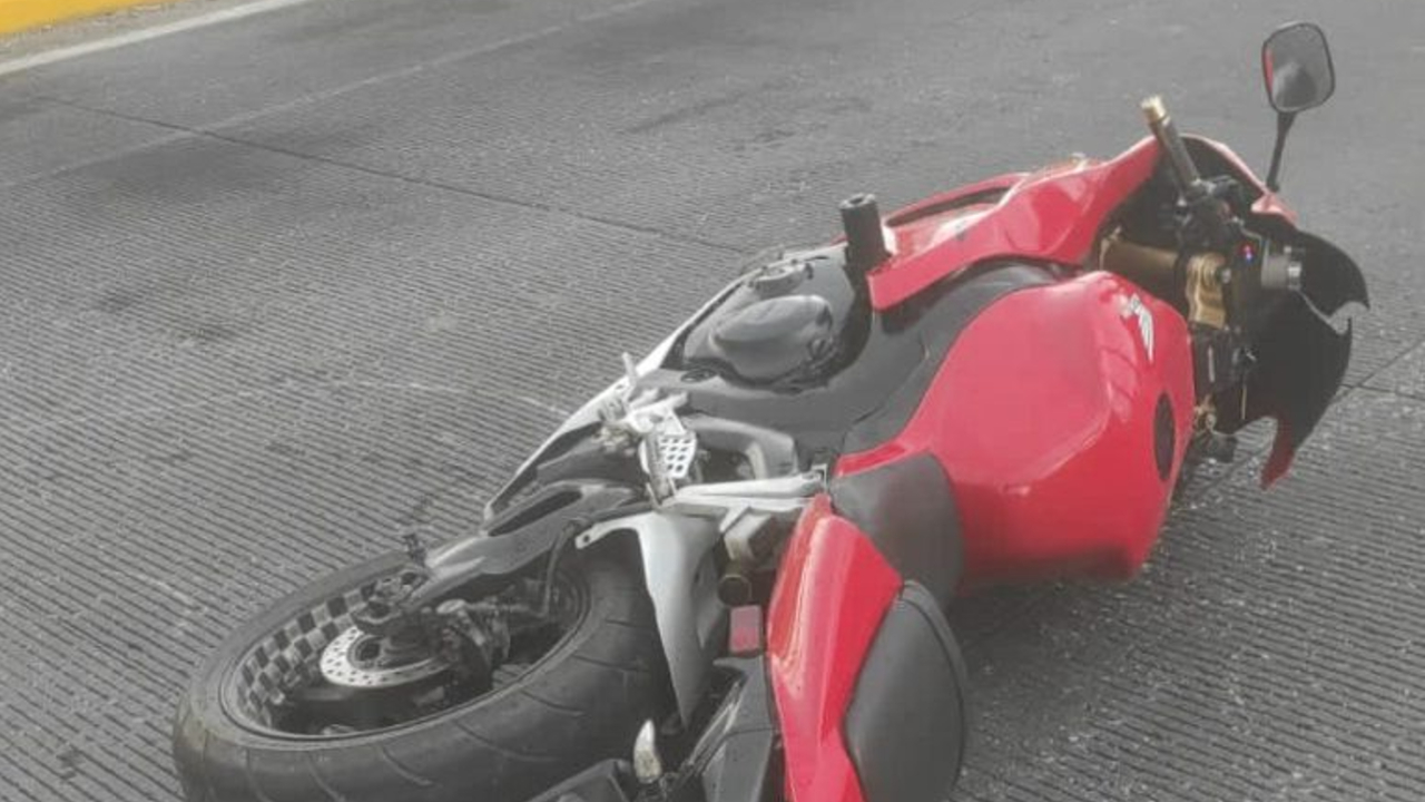 Un policía falleció tras chocar su motocicleta en la Recta Cholula 