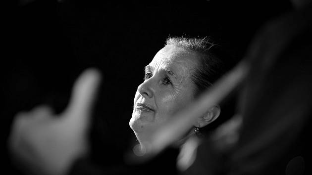 Muere por Covid19 cantante checa antivacunas que se contagió voluntariamente para obtener pase sanitario