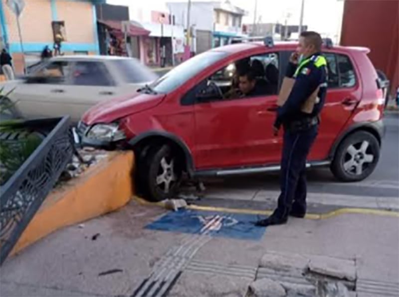 Edil recién electo de Santiago Acatlán sufre accidente por conducir en presunto estado de ebriedad