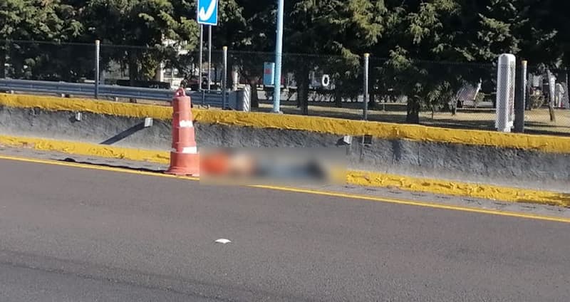 Hombre es fallece al ser atropellado al intentar cruzar la México-Puebla en Tlalancaleca