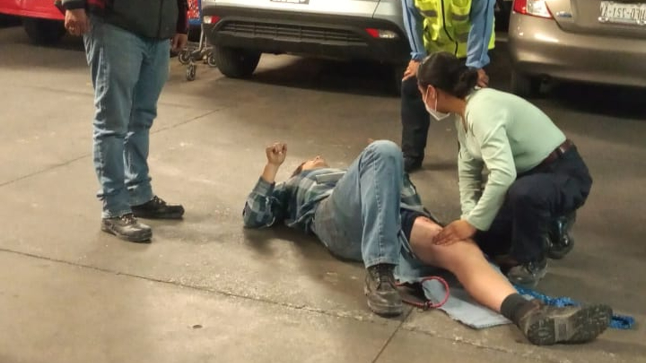 Le disparan a un cuentahabitante en el estacionamiento de Vía San Ángel