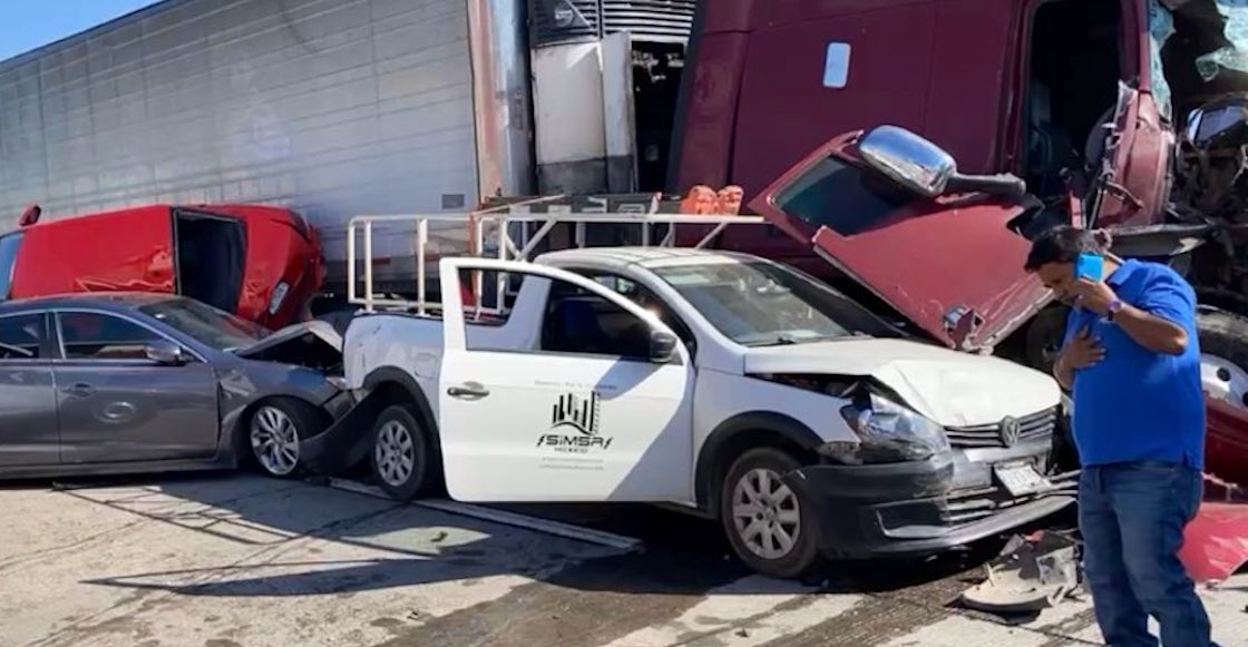 Tráiler arrasa contra varios automóviles sobre la México-Cuernavaca y deja a varios heridos