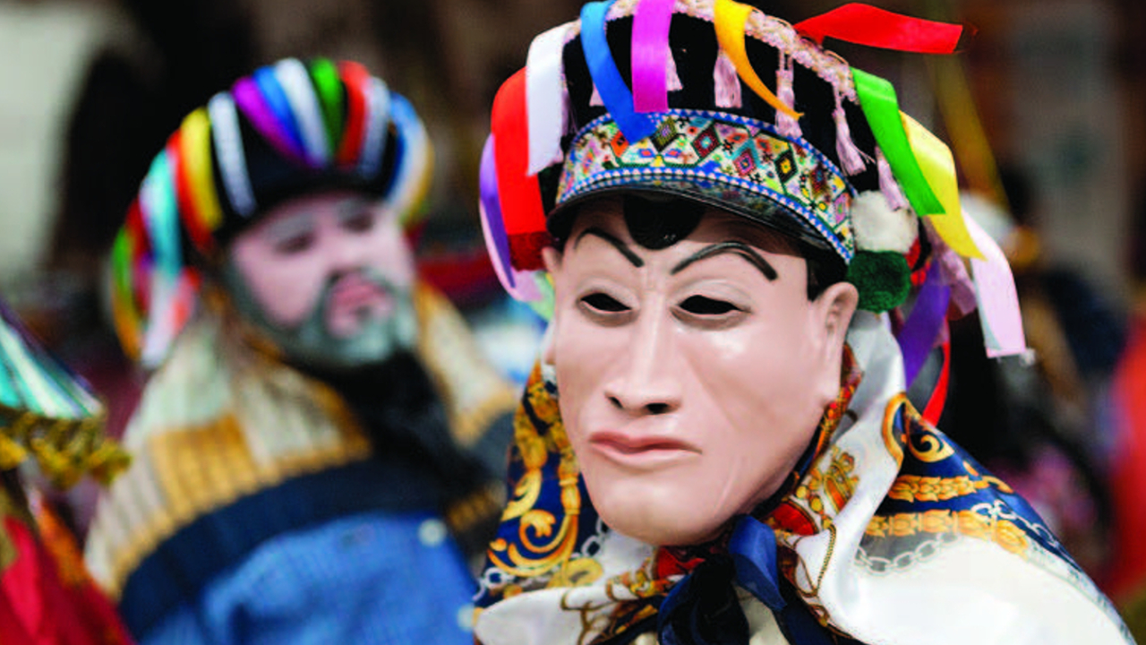 Con la vestimenta típica del Carnaval: Presuntos maleantes asaltaron un OXXO en Juan C Bonilla 