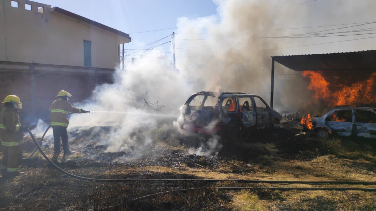Bomberos lograron controlar y sofocar incendio en un terreno de San pedro Cholula 
