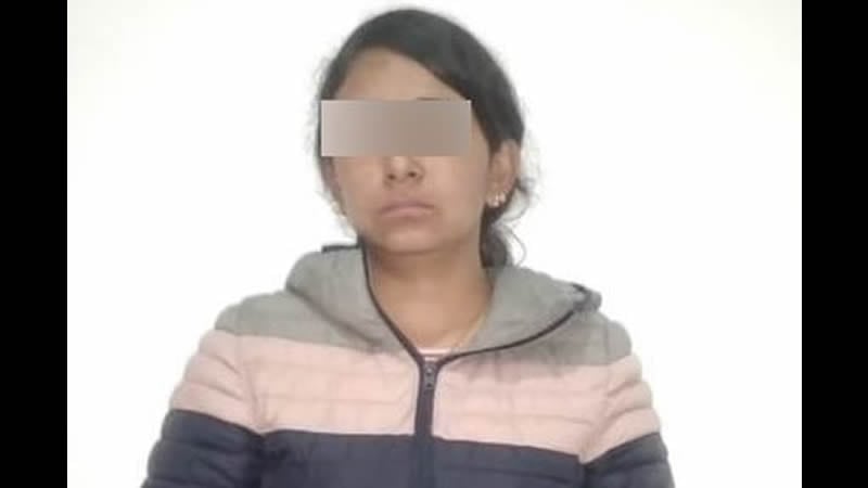 Policía detiene a Mariela N. por custodiar un vehículo cargado con huachicol en Chignahuapan