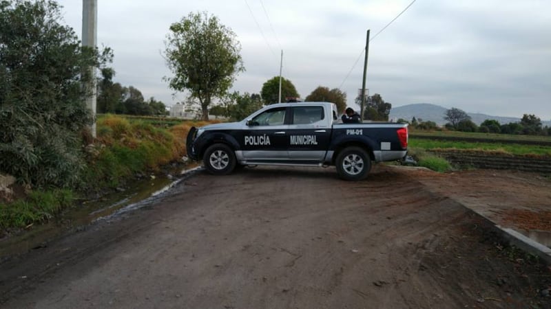 Encuentran cadáver en camino de terracería de Texmelucan; el cuerpo presenta huellas de tortura