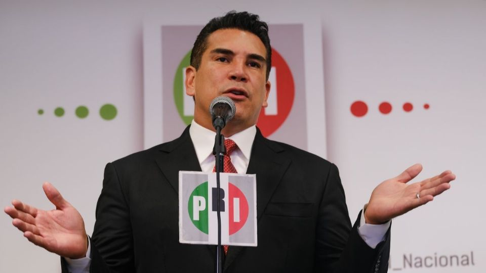 ¿De qué acusa la FGR al dirigente del PRI?