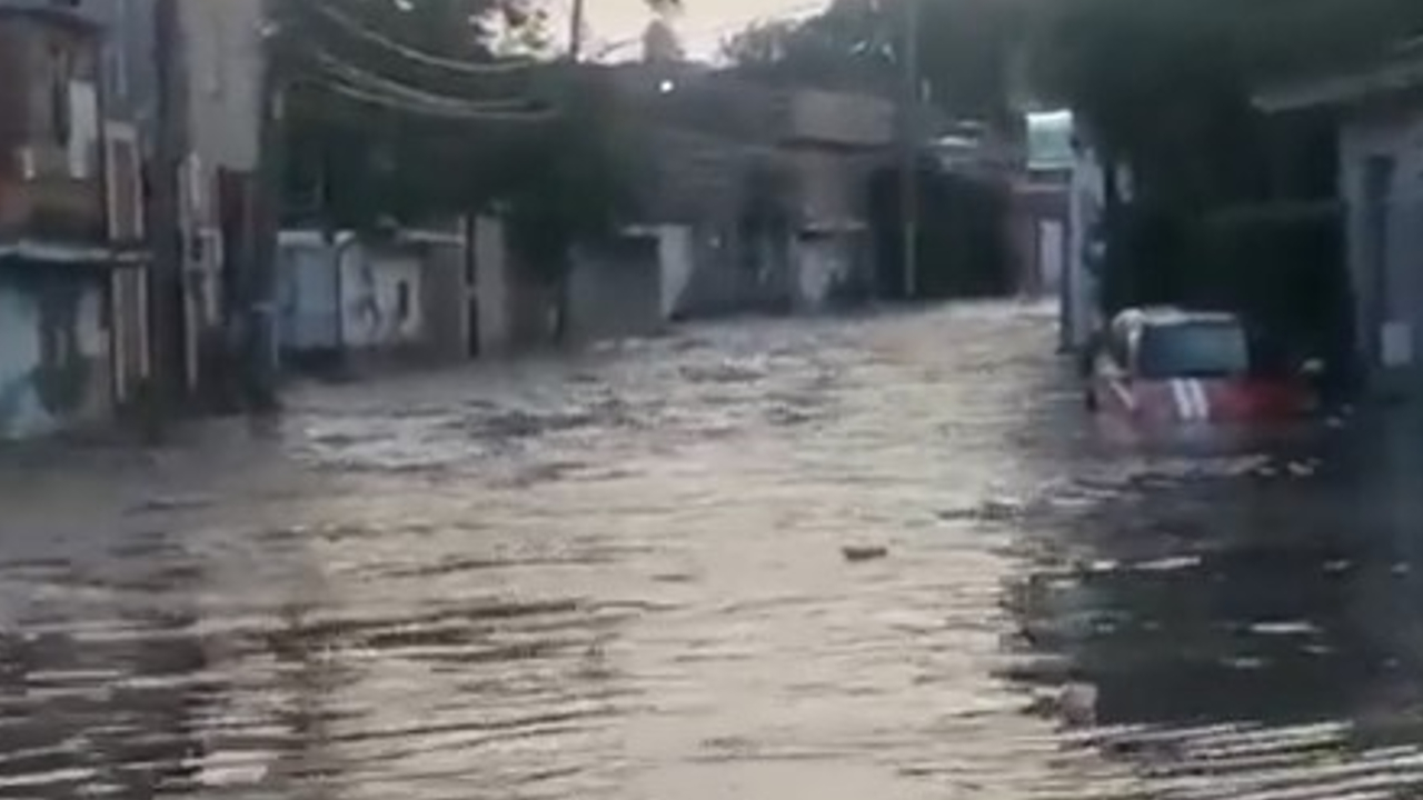 Fuertes lluvias provocaron inundaciones en diferentes calles de Cuautlancingo  