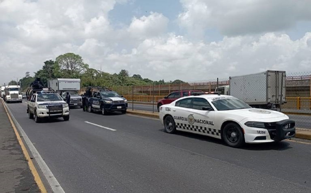 Elementos de la GN frustran robo de tractocamión y detienen a un asaltante en la Puebla-Orizaba