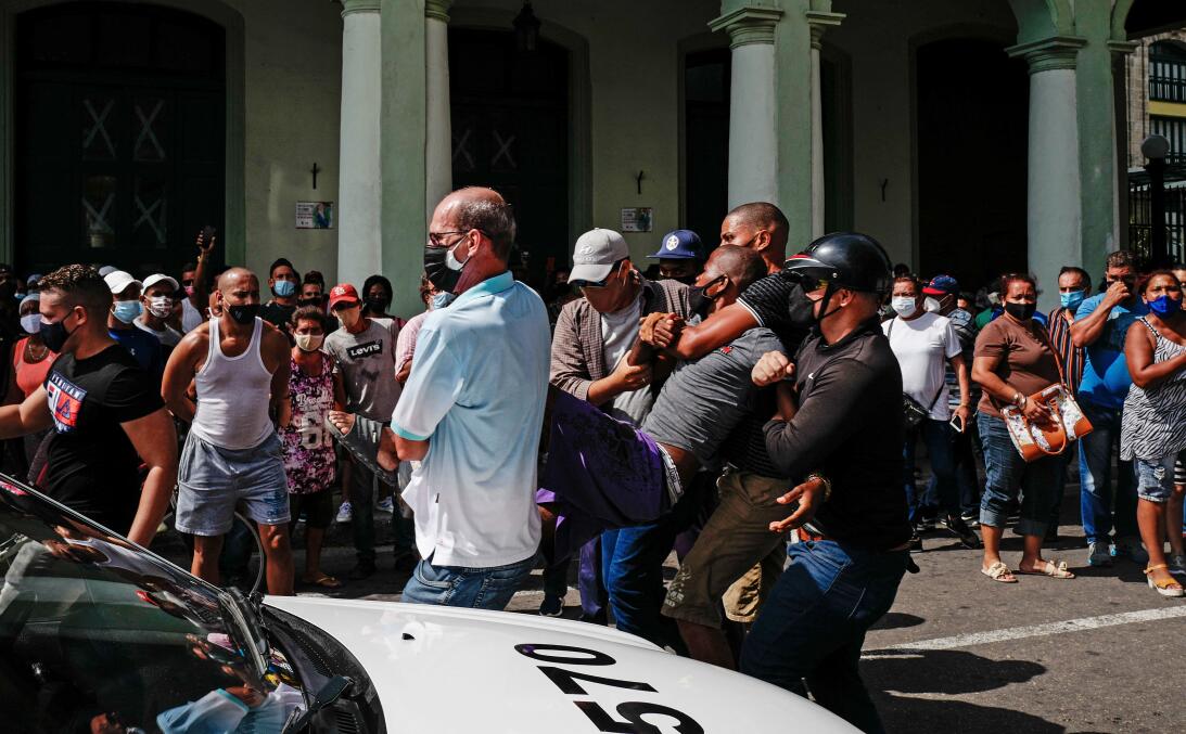 A un año de las masivas protestas del 11J en Cuba, aún 701 personas siguen tras las rejas