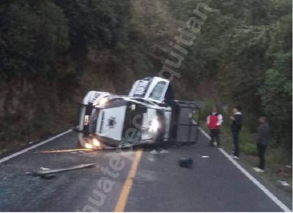 Patrulla conducida a exceso de velocidad vuelca en Zoquitlán, la unidad fue adquirida a principios de año 