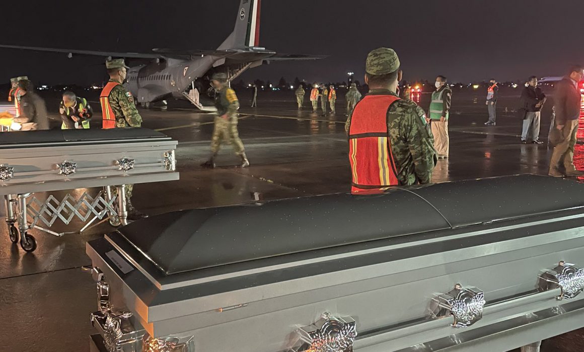 Hasta ahora México ha repatriado 16 cuerpos de los 26 migrantes hallados en tráiler de Texas: SRE