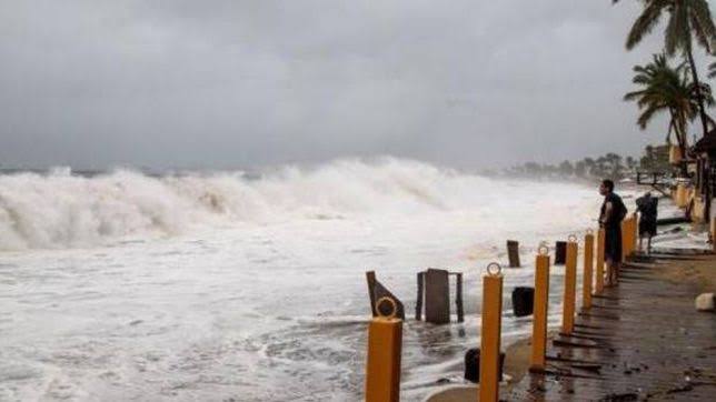 Huracán Estelle provocará fuertes lluvias, deslaves e inundaciones en 6 estados