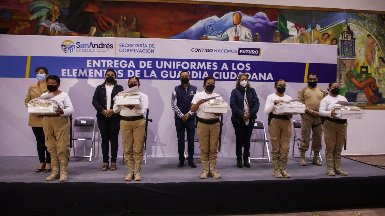 Guardias Ciudadanos de San Andrés Cholula recibieron nuevo equipo de vestimenta por parte del Ayuntamiento 
