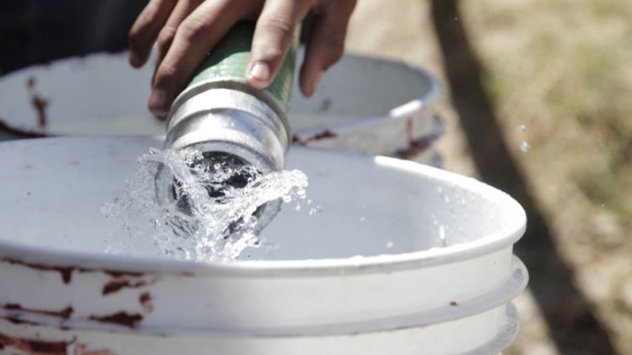 Poblares de Santa María Zacatepec; aluden que la contaminación de sus pozos son el producto de la tira de desechos industriales