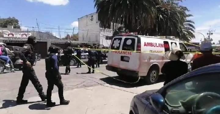Un joven fue ejecutado en Texmelucan; los responsables se "perdieron" entre el tianguis