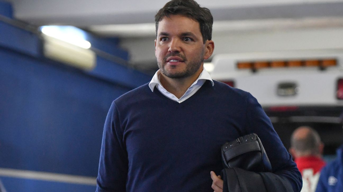 Acusan a Nicolás Larcamón de dirigir al Puebla sin visa de trabajo 