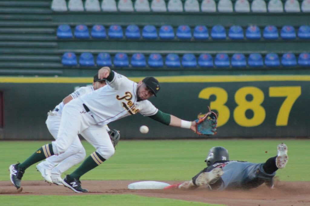 Campeche empató la serie ante Pericos en maratónico juego 